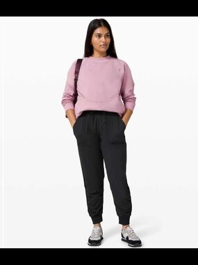 Lululemon Beyond the Studio 7/8 Jogger Black size 6